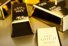 bullion gold metal أسعار الذهب تتراجع عالميًا مع صعود الدولار رغم مكاسب شهرية قوية