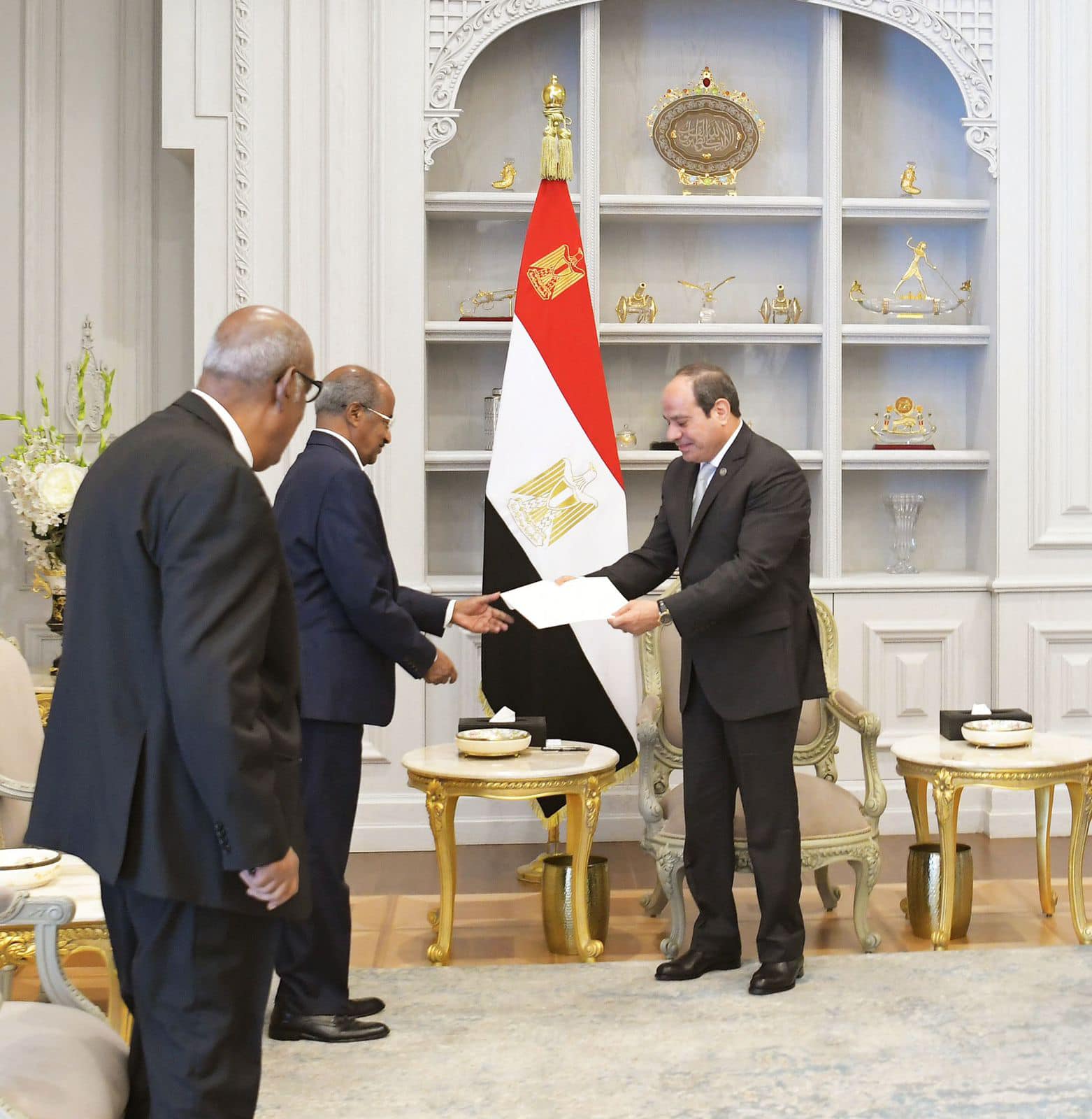 454524064 1056210825867645 2572423665855596749 n الرئيس السيسي يتسلم رسالة خطية من نظيره الإريتري أسياس أفورقي
