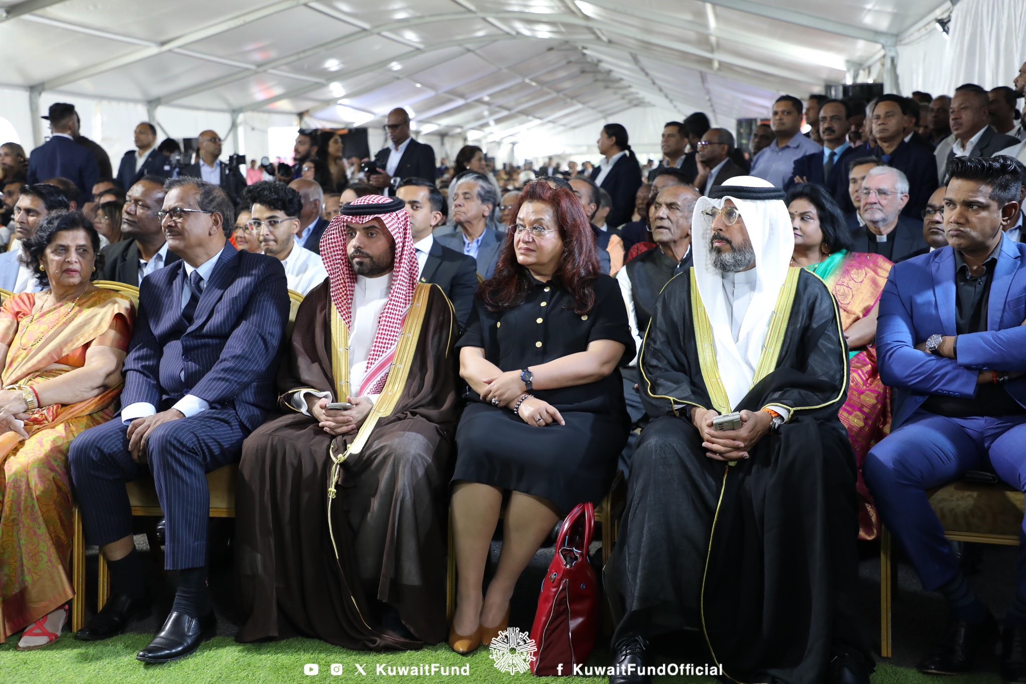 " الكويتي للتنمية " يسهم بمبلغ 24 مليون دولار في تمويل مستشفى بموريشيوس 1 GVgUnm5WQAAStA " الكويتي للتنمية " يسهم بمبلغ 24 مليون دولار في تمويل مستشفى بموريشيوس
