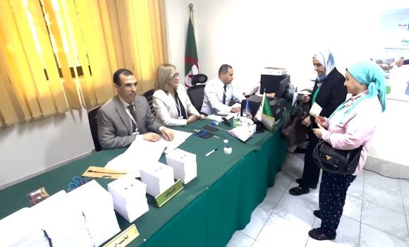 الجزائر : لا صوت يعلو علي صوت الانتخابات الرئاسية .. هل الملف الاقتصادي سيحدد اتجاهات التصويت ؟ 1 258205452f5a94a7d3446b46a8ec37a5 M الجزائر : لا صوت يعلو علي صوت الانتخابات الرئاسية .. هل الملف الاقتصادي سيحدد اتجاهات التصويت ؟