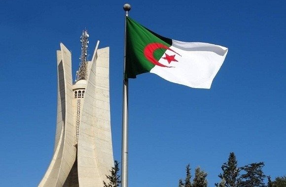الجزائر .. 24 مليون جزائري يتوجهون اليوم الي مراكز الاقتراع لاختيار رئيس للبلاد 1 7b2e77340097eb387758ea78bc408df9 M الجزائر .. 24 مليون جزائري يتوجهون اليوم الي مراكز الاقتراع لاختيار رئيس للبلاد