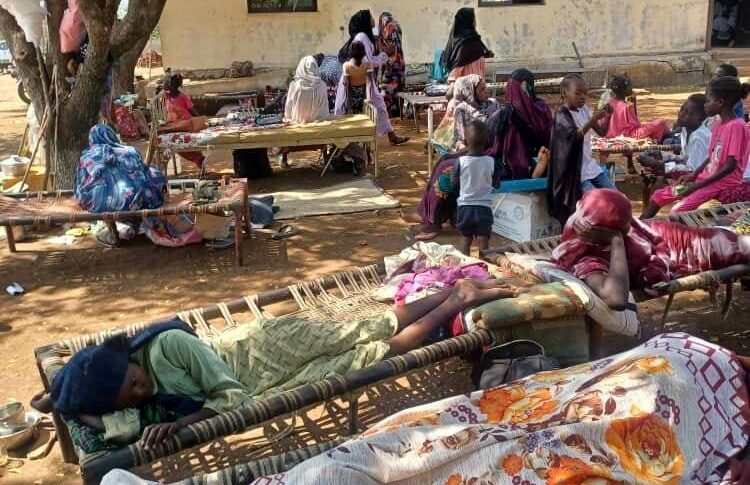السودان: بعد حصاد محصول السمسم - تفشي مرض الكالازار يهدد النازحين في ولاية القضارف 1 Kala azar patients from Qalaa an Nahl transferred to Bazura Hospital for treatment on Nov 25 2024 2 750x485 1 السودان: بعد حصاد محصول السمسم - تفشي مرض الكالازار يهدد النازحين في ولاية القضارف