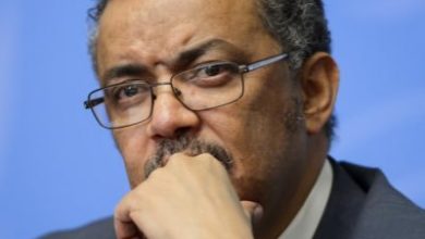 AMr20AxH 400x400 مدير منظمة الصحة العالمية ينجو من غارة إسرائيلية علي مطار صنعاء