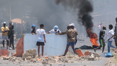 موزمبيق: المظاهرات الاحتجاجية علي نتائج الانتخابات تميل ل مستويات مثيرة للقلق 3 manifestacao bloqueio estradas موزمبيق: المظاهرات الاحتجاجية علي نتائج الانتخابات تميل ل مستويات مثيرة للقلق