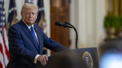 البيت الأبيض: ترامب يفرض رسوما كبيرة على الواردات الكندية والمكسيكية والصينية ابتداءً من الغد 6 GigHEQiWsAArdjZ البيت الأبيض: ترامب يفرض رسوما كبيرة على الواردات الكندية والمكسيكية والصينية ابتداءً من الغد