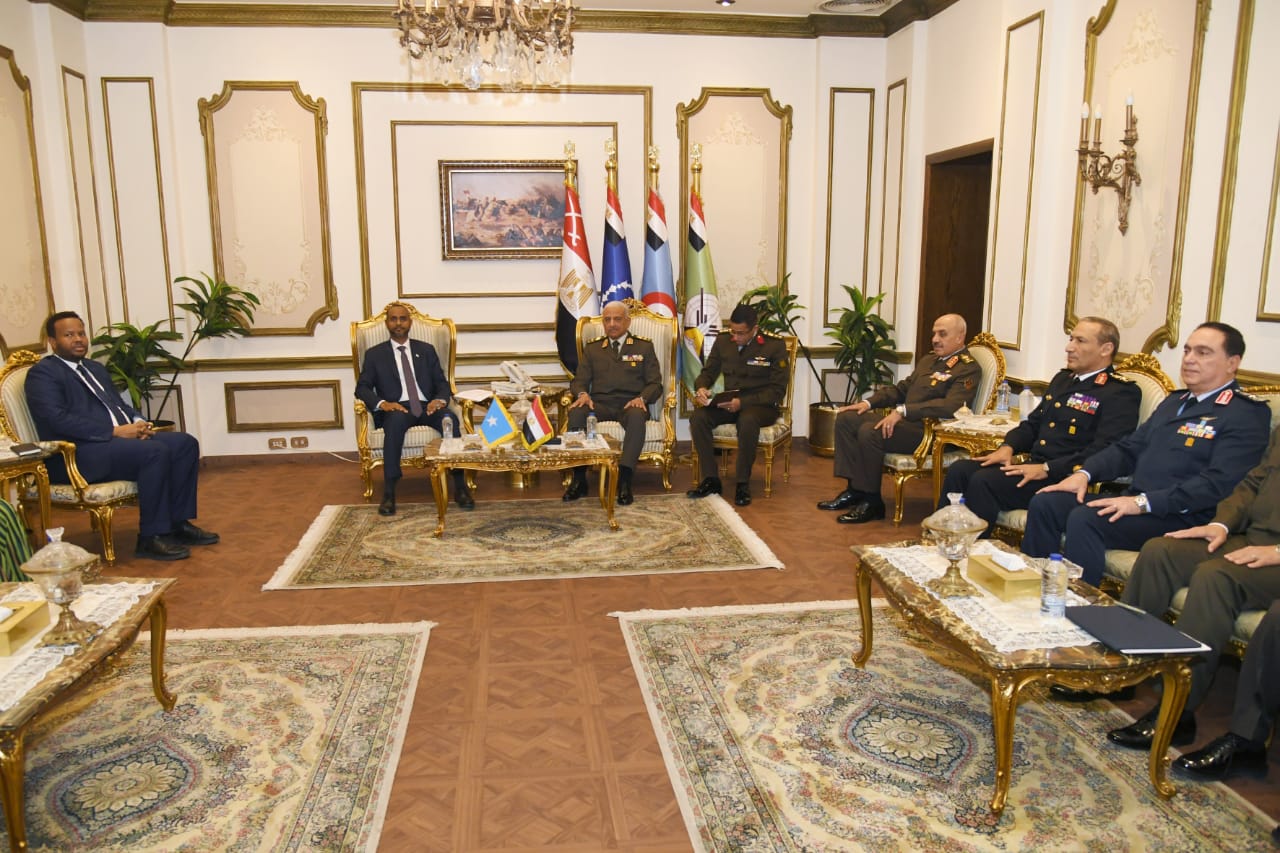 الفريق أول عبد المجيد صقر القائد العام للقوات المسلحة وزير الدفاع يلتقى وزير الدفاع الصومالى 1 IMG 20250109 WA0019 الفريق أول عبد المجيد صقر القائد العام للقوات المسلحة وزير الدفاع يلتقى وزير الدفاع الصومالى