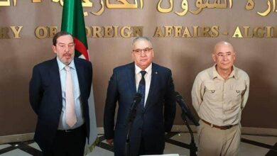 d93bd738e7a58b2e11e20463250bd61c M الجزائر تسلم مدريد مواطنا إسبانيا كان مختطفا في مالي