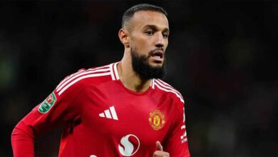 معلق إنجليزي : يجب تغريم نصير مزراوي بسبب ما فعله امام ليستر سيتي 8 نصير مزراوي