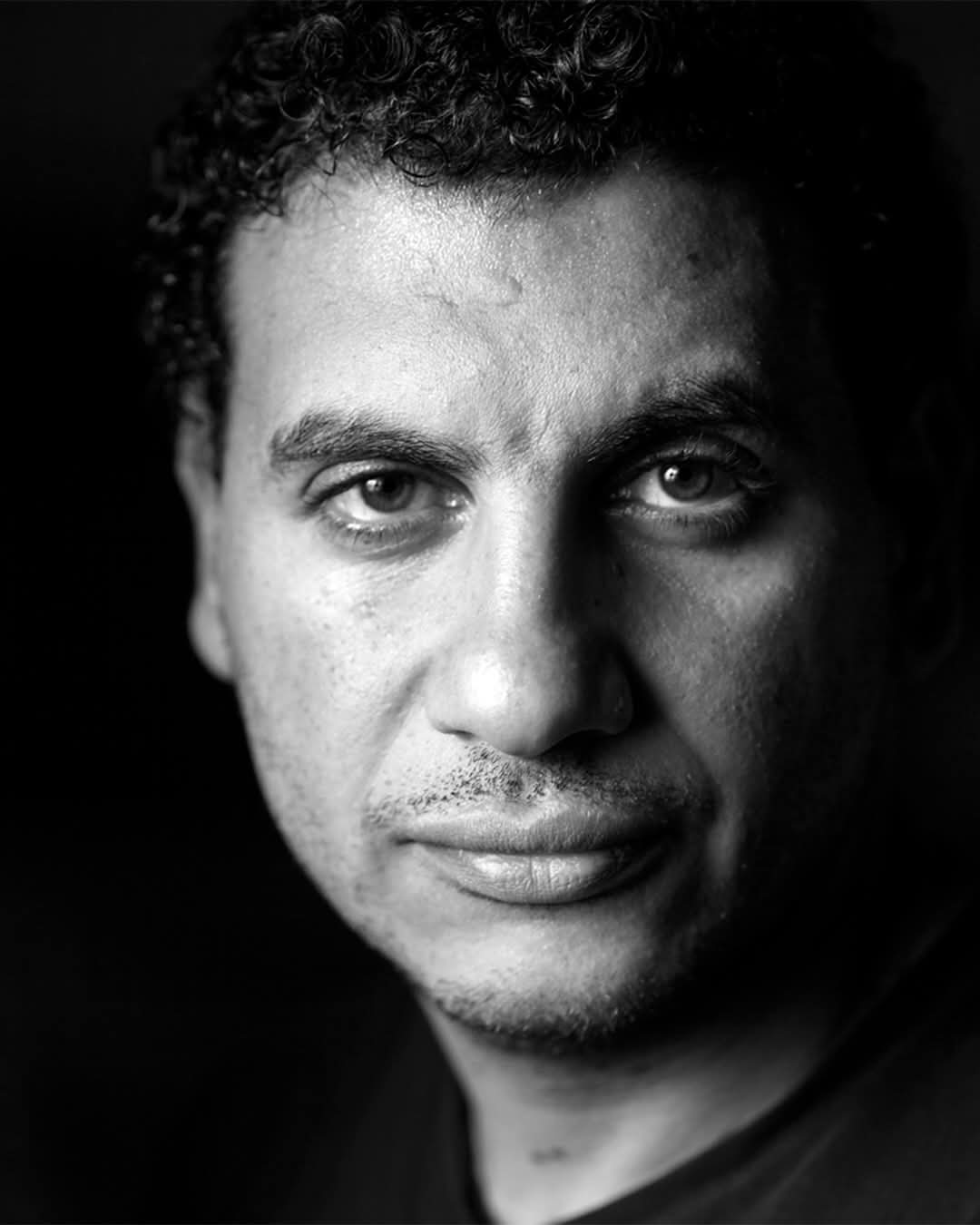 « أصداء السكون » معرض للفنان روماني حافظ .. رحلة روحانية تمتزج فيها الشخصية المصرية 1 FB IMG 1738582153203 « أصداء السكون » معرض للفنان روماني حافظ .. رحلة روحانية تمتزج فيها الشخصية المصرية
