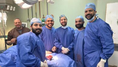 في عملية استغرقت 11 ساعة .. نجاح جراحة زراعة يد مبتورة لمريض في مستشفى القصر العيني 3 FB IMG 1742110373464 في عملية استغرقت 11 ساعة .. نجاح جراحة زراعة يد مبتورة لمريض في مستشفى القصر العيني