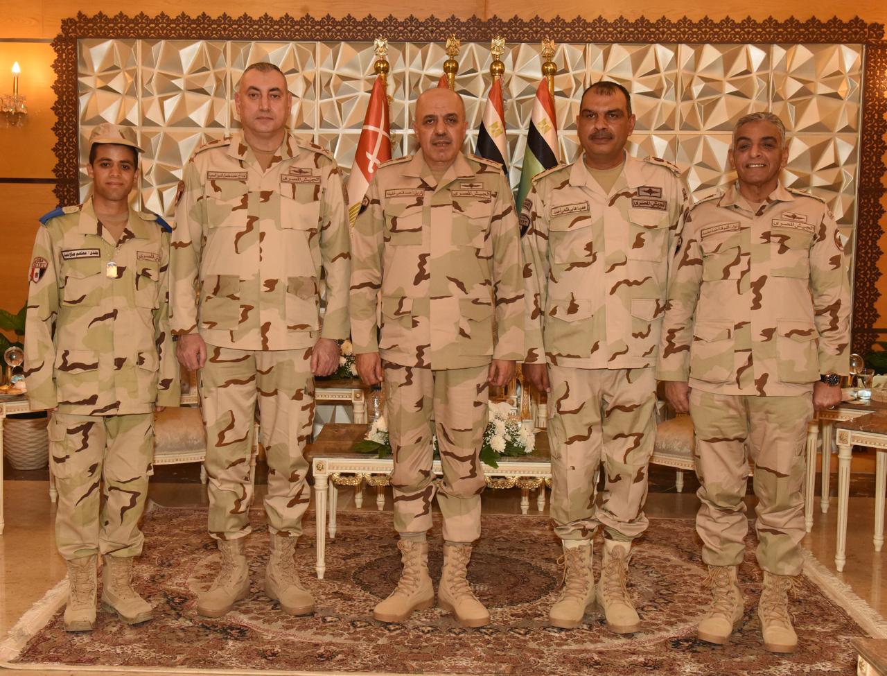 الفريق أحمد خليفة رئيس أركان حرب القوات المسلحة يتناول وجبة الإفطار مع مقاتلى هيئة الإمداد والتموين 1 IMG 20250316 WA0025 الفريق أحمد خليفة رئيس أركان حرب القوات المسلحة يتناول وجبة الإفطار مع مقاتلى هيئة الإمداد والتموين