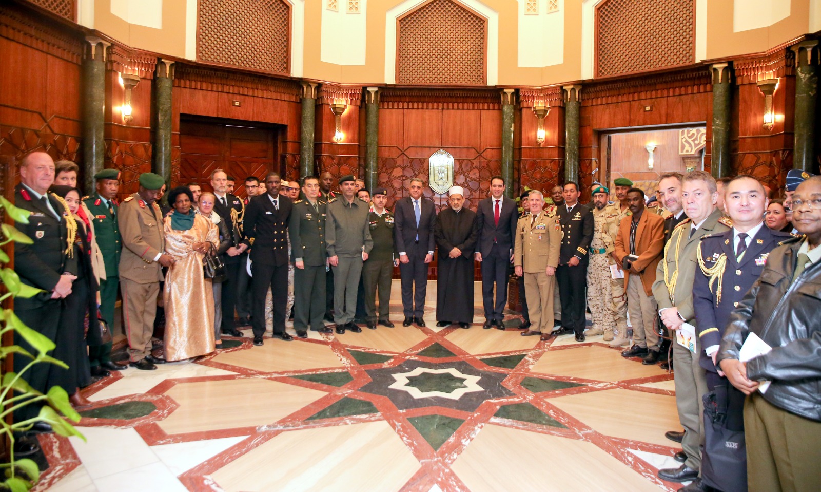 القوات المسلحة تنظم زيارة للملحقين العسكريين المعتمدين إلى مشيخة الأزهر الشريف ودار الإفتاء المصرية 1 IMG 20250318 WA0022 القوات المسلحة تنظم زيارة للملحقين العسكريين المعتمدين إلى مشيخة الأزهر الشريف ودار الإفتاء المصرية