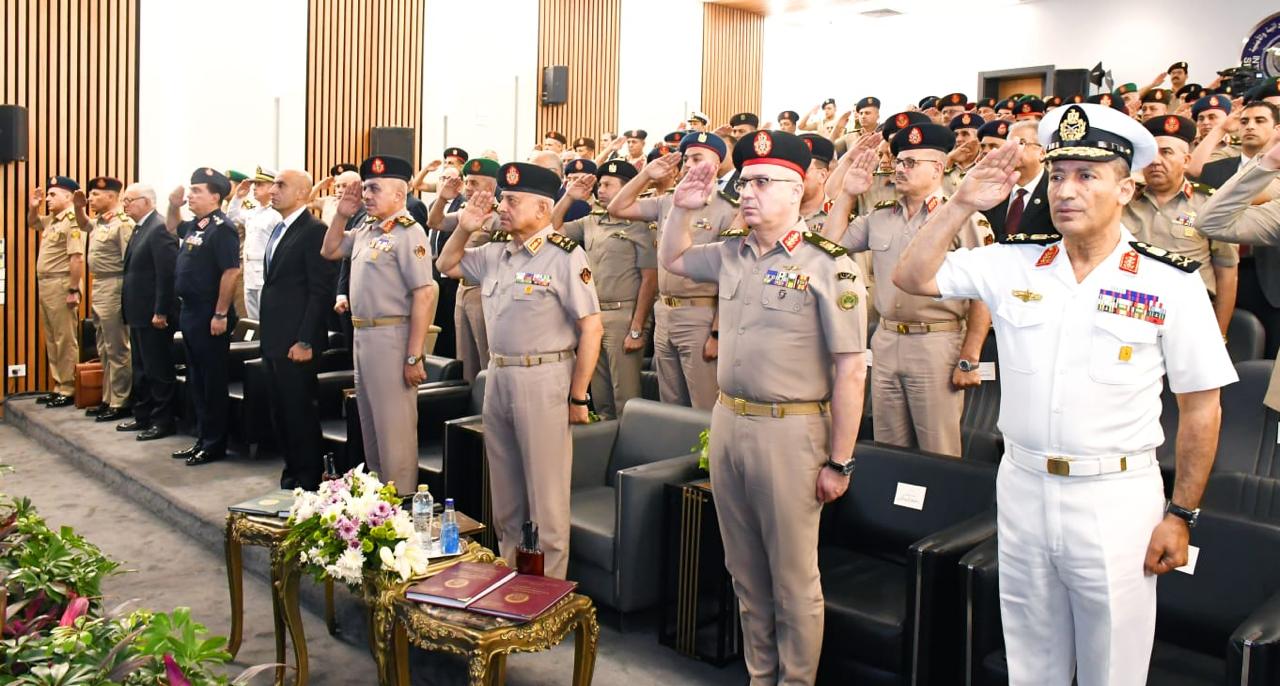 وزير الدفاع والإنتاج الحربي يشهد مناقشة البحث الرئيسي لمركز الدراسات الإستراتيجية للقوات المسلحة 1 4fb0bfda 7465 4224 966a a10363183258 وزير الدفاع والإنتاج الحربي يشهد مناقشة البحث الرئيسي لمركز الدراسات الإستراتيجية للقوات المسلحة