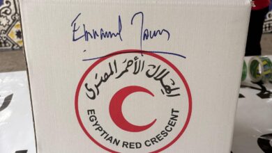 IMG 20250409 WA0057 « من الرئيس الفرنسي إلى أهل غزة » .. ماكرون يبعث رسالة دعم عبر صناديق المساعدات للقطاع