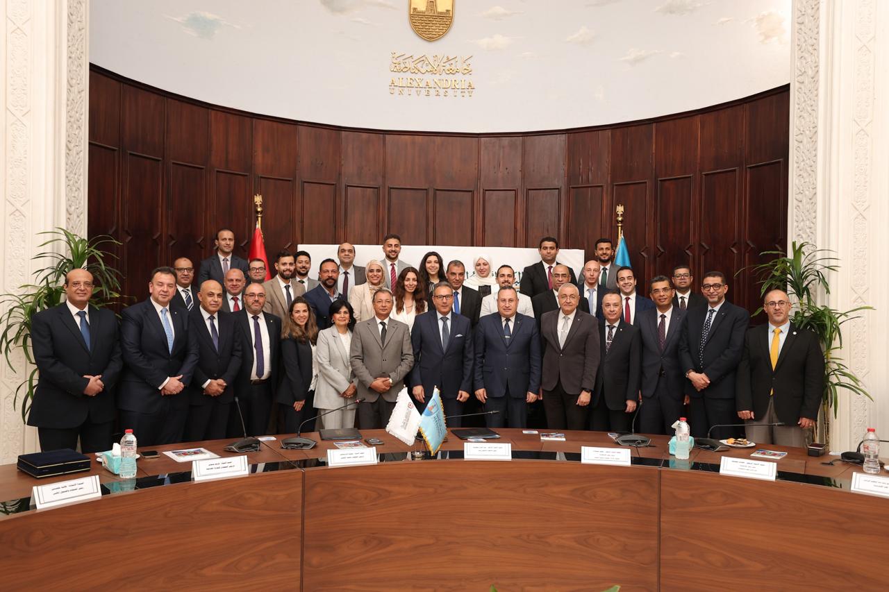 لتعزيز الشمول المالي ودعم التحول الرقمي.. « الأهلي المصري » يوقع بروتوكول تعاون مع جامعة الإسكندرية 1 1000248271 لتعزيز الشمول المالي ودعم التحول الرقمي.. « الأهلي المصري » يوقع بروتوكول تعاون مع جامعة الإسكندرية