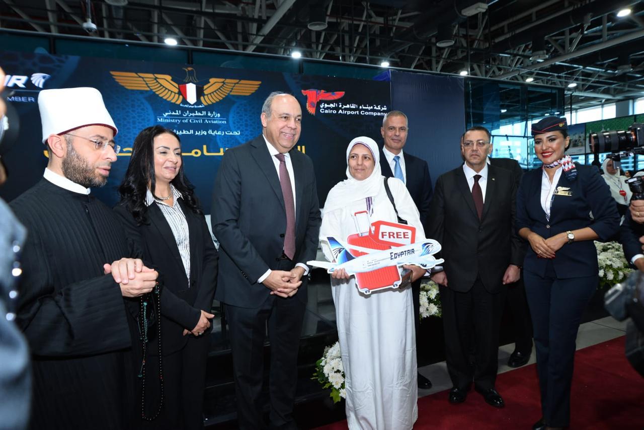 1c2d99b2 216a 4b44 bbde 224b5a1500c7 مصر: احتفالية كبري بمطار القاهرة الدولي لتوديع أولى أفواج حجاج بيت الله الحرام لهذا العام 1446هـ / 2025م
