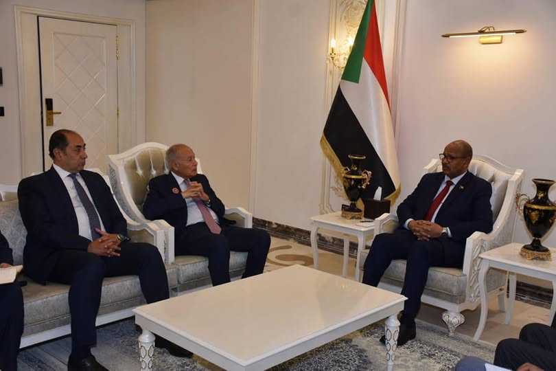 أبو الغيط يبحث مع نائب رئيس مجلس السيادة السوداني سبل استعادة الأمن والاستقرار في السودان 1 497241142 1097224095784318 4795250511601661398 n 1 أبو الغيط يبحث مع نائب رئيس مجلس السيادة السوداني سبل استعادة الأمن والاستقرار في السودان