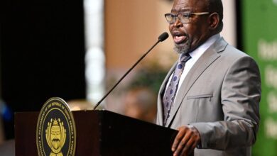 جنوب أفريقيا تعتمد النسخة الثالثة من موزانتها العامة بالتزامن مع لقاء رامافوزا وترامب   3 Grej1mBWwAA8TPq جنوب أفريقيا تعتمد النسخة الثالثة من موزانتها العامة بالتزامن مع لقاء رامافوزا وترامب