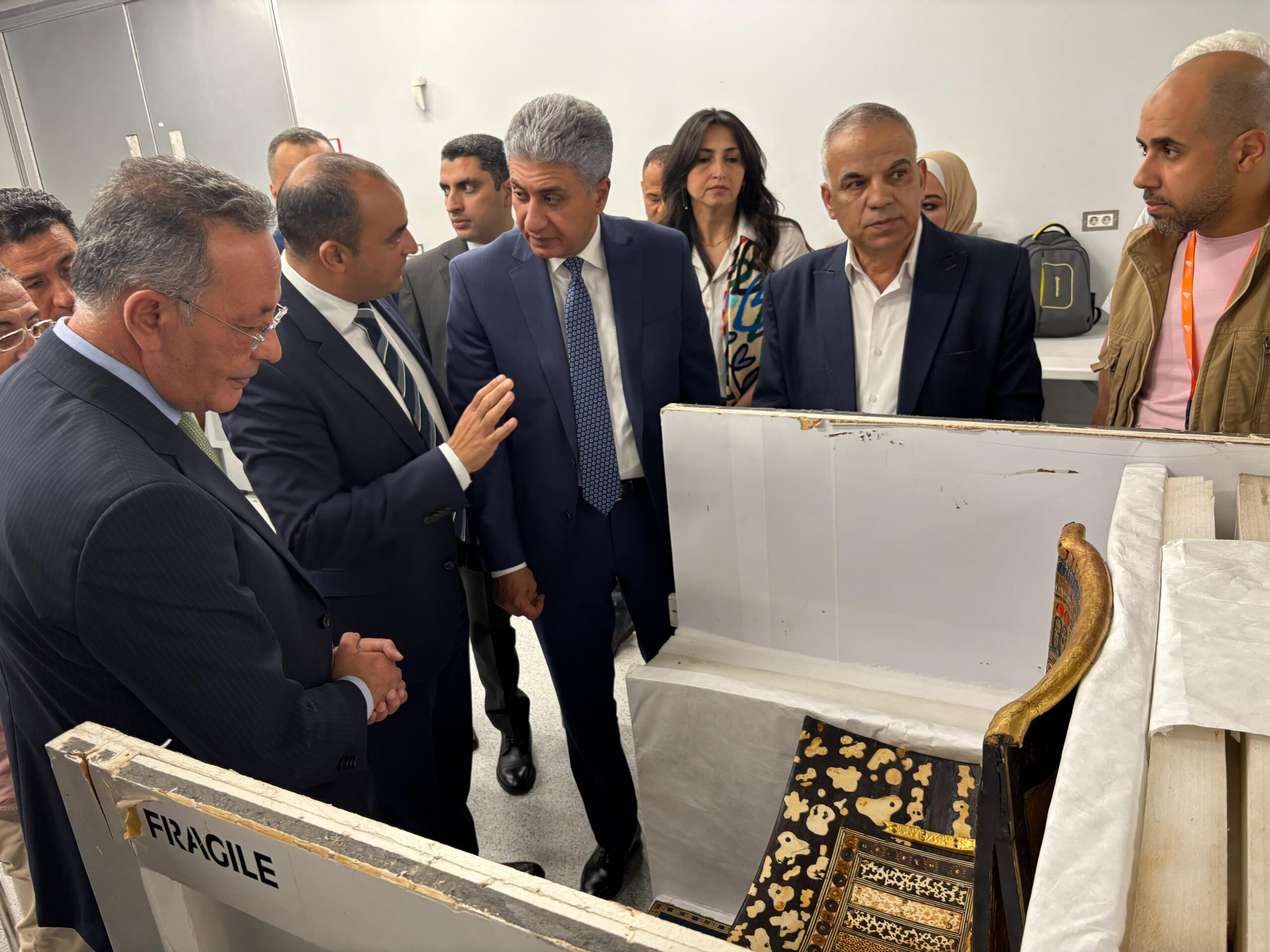 IMG 20250509 WA0006 1 scaled المتحف المصري الكبير يستقبل 163 قطعة من كنوز الملك توت عنخ آمون