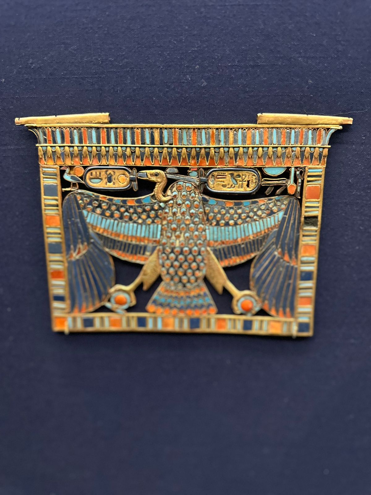 IMG 20250509 WA0014 المتحف المصري الكبير يستقبل 163 قطعة من كنوز الملك توت عنخ آمون