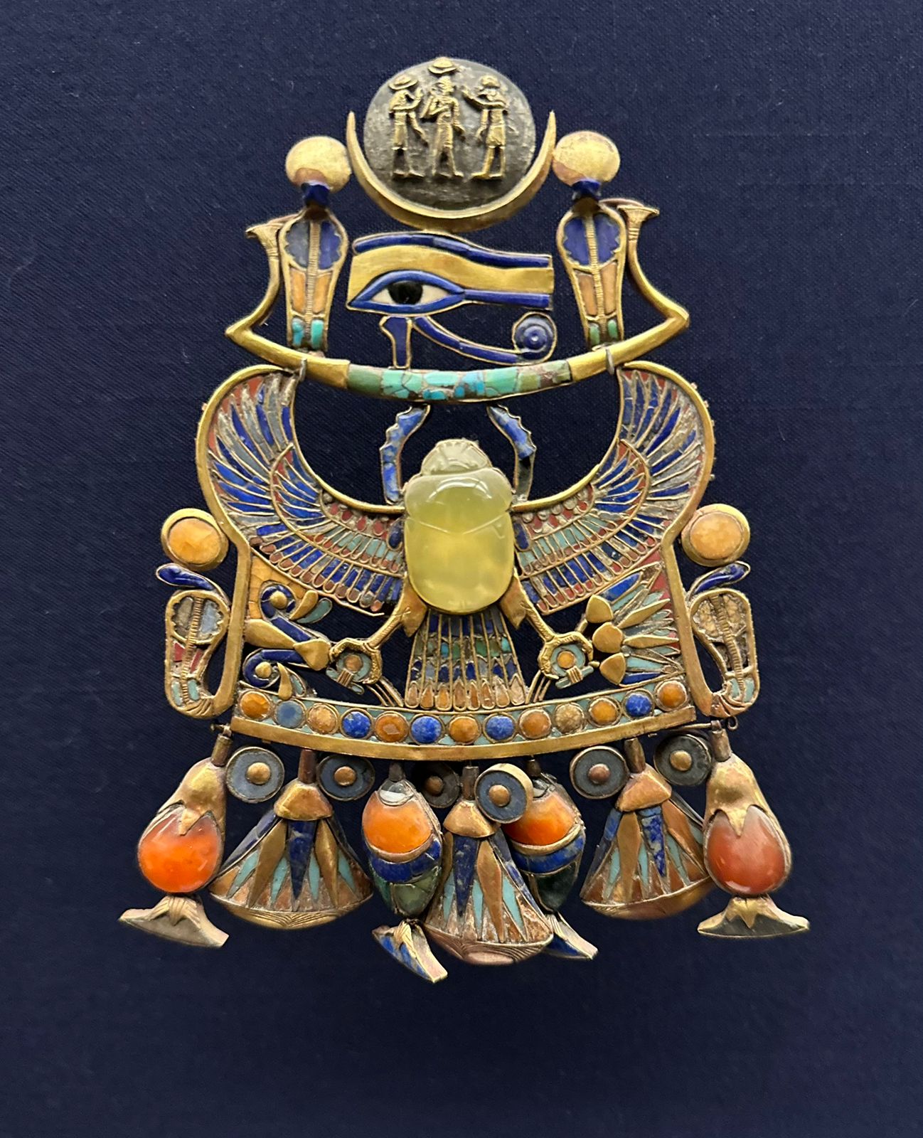 IMG 20250509 WA0017 المتحف المصري الكبير يستقبل 163 قطعة من كنوز الملك توت عنخ آمون