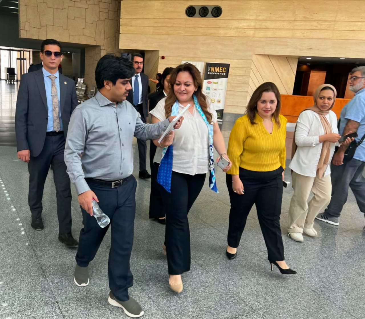 b2b3a94f 194d 435a 9e77 e5efa569add7 وفود منظمة (D-8) تزور المتحف القومي للحضارة  وتشيد بعراقة مصر وحضارتها