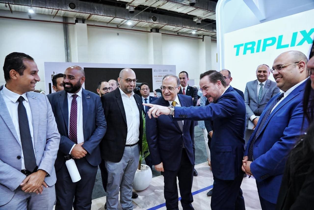 FB IMG 1750969717233 المعرض الطبي الإفريقي: رئيس هيئة الدواء المصرية يتفقد جناح الهيئة 