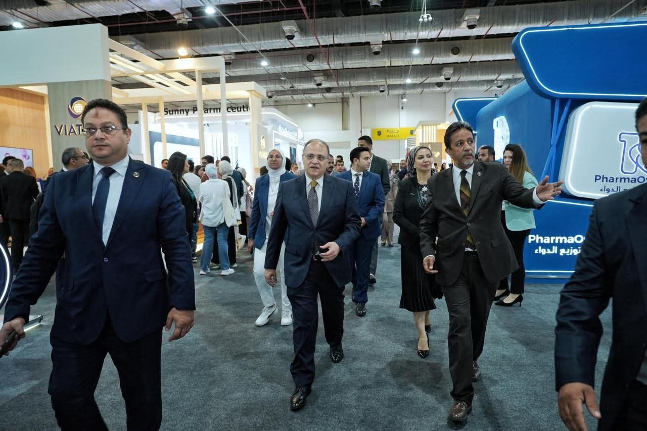 المعرض الطبي الإفريقي: رئيس هيئة الدواء المصرية يتفقد جناح الهيئة 1 FB IMG 1750969729576 المعرض الطبي الإفريقي: رئيس هيئة الدواء المصرية يتفقد جناح الهيئة