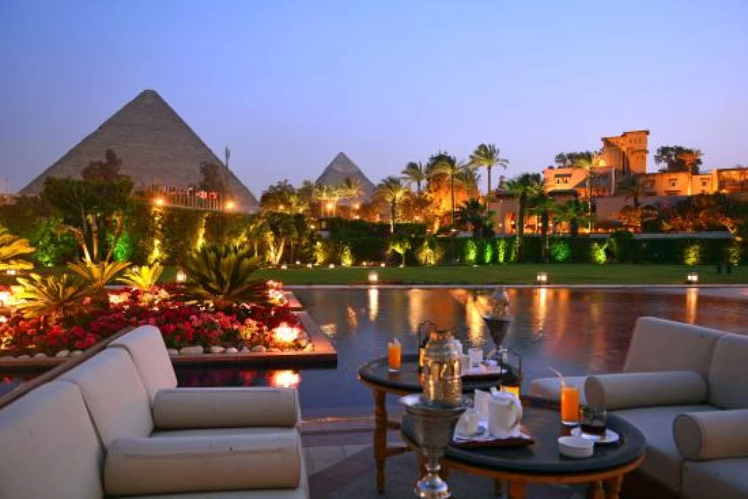 قصور الضيافة المصرية تعود للحياة… 7 فنادق تاريخية في رحلة تطوير سياحية كبرى 1 Marriott Mena House Abercrombie Kent webp قصور الضيافة المصرية تعود للحياة… 7 فنادق تاريخية في رحلة تطوير سياحية كبرى