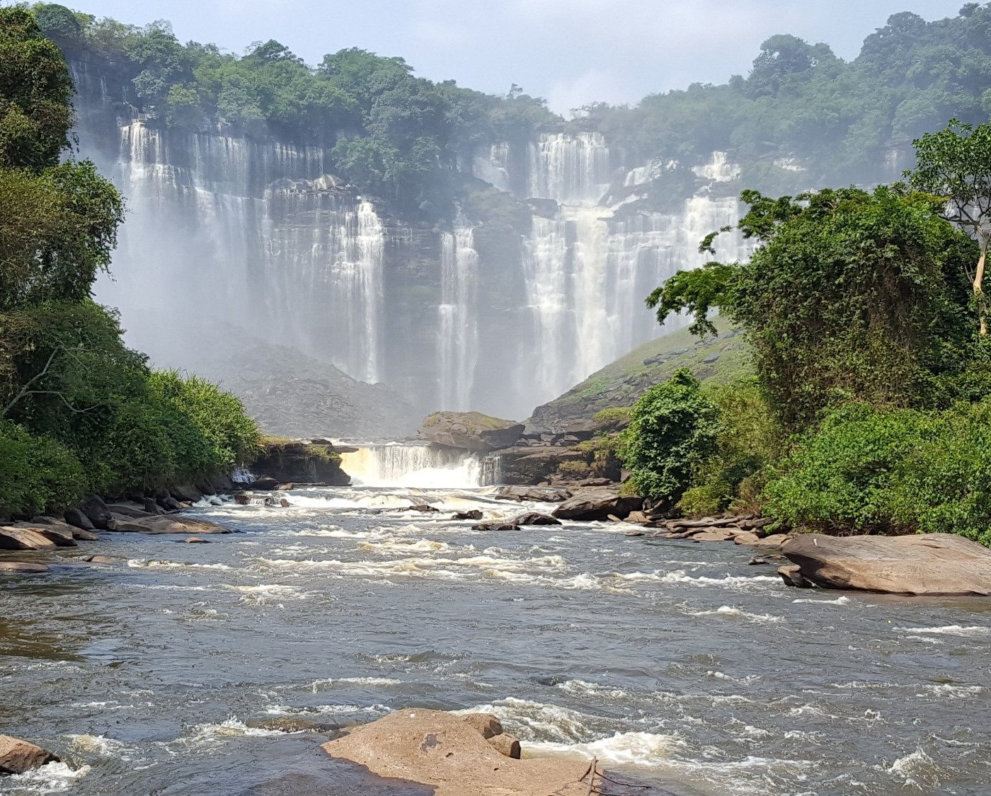 waterfall from the river إفريقية تشهد طفرة سياحية وتحالفات وابتكارات تعيد رسم خريطة الضيافة في القارة
