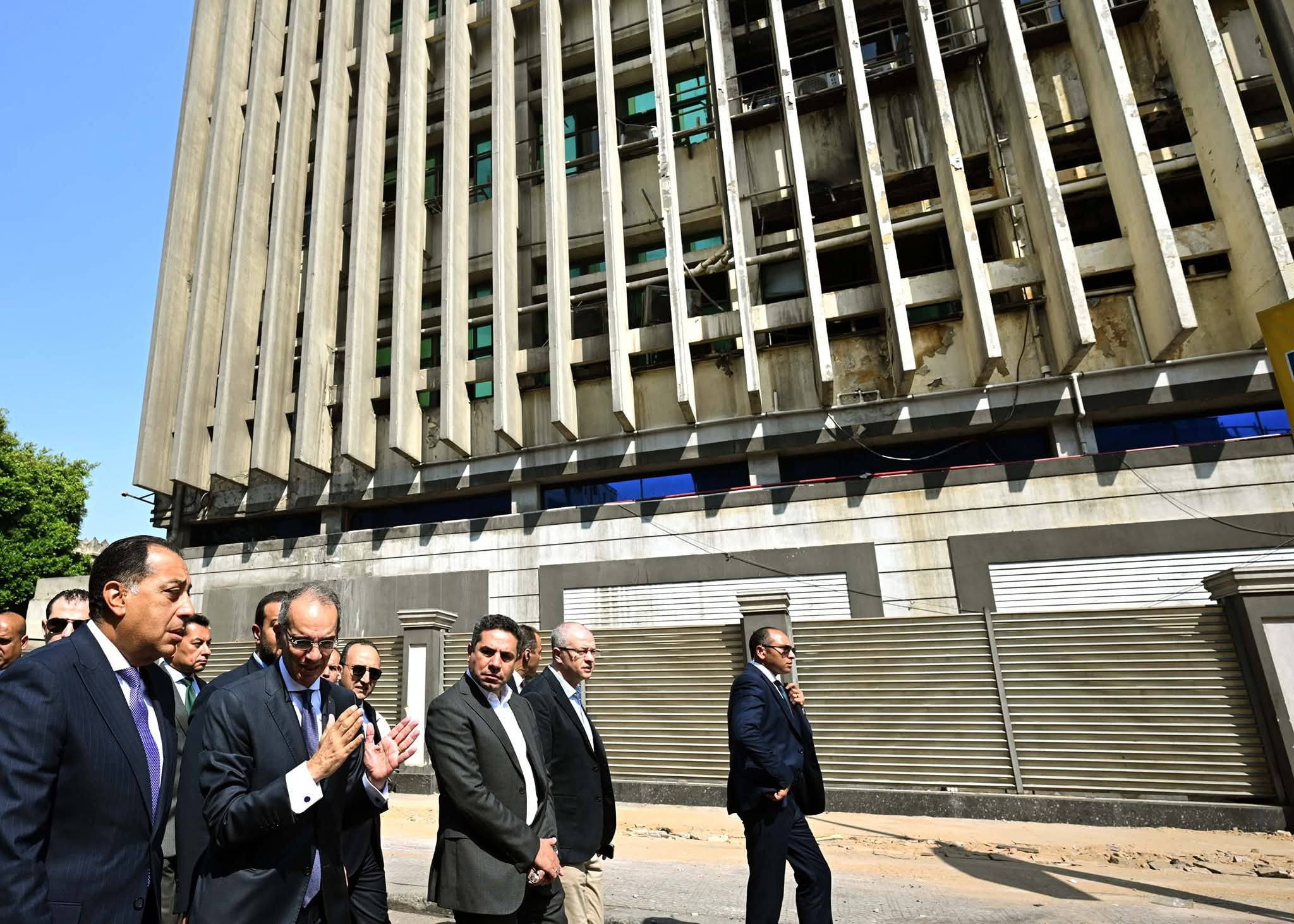 رئيس الوزراء يتفقد "سنترال رمسيس" ويستعرض تقريرا مع وزير الاتصالات بشأن عودة مختلف الخدمات 1 FB IMG 1752055977418 رئيس الوزراء يتفقد "سنترال رمسيس" ويستعرض تقريرا مع وزير الاتصالات بشأن عودة مختلف الخدمات