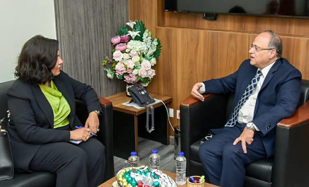 رئيس هيئة الدواء المصرية يعقد لقاءً مع سفيرة مصر بزيمبابوي لبحث التعاون بين القاهرة وهراري في مجال الدواء 1 FB IMG 1752133879124 رئيس هيئة الدواء المصرية يعقد لقاءً مع سفيرة مصر بزيمبابوي لبحث التعاون بين القاهرة وهراري في مجال الدواء