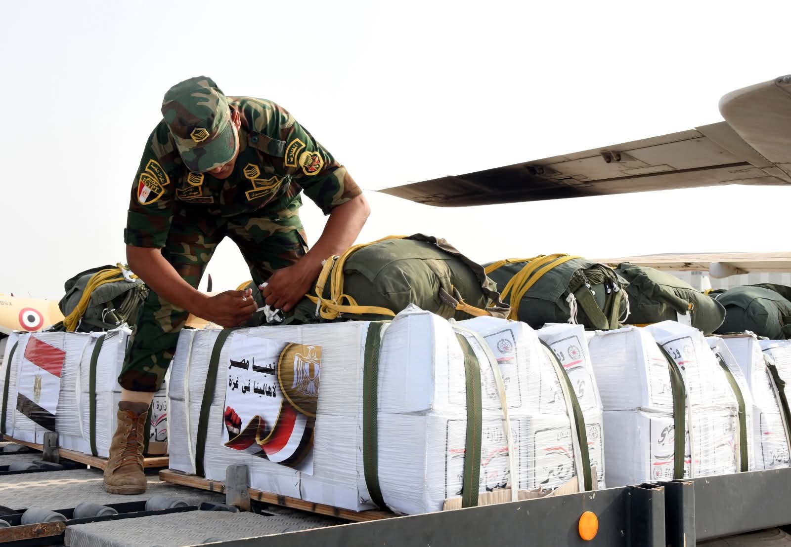 FB IMG 1753901143028 مصر تسقط أطنان من المساعدات جواً على قطاع غزة 