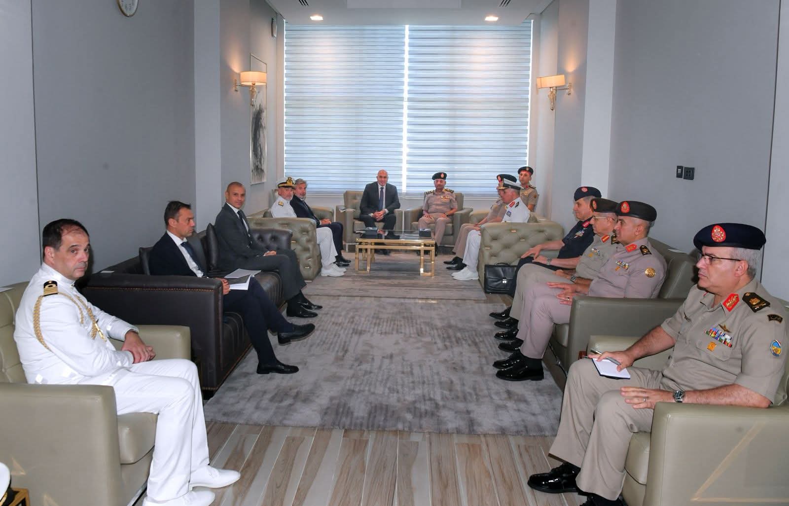 FB IMG 1753946739300 المتحدث العسكرى : الفريق أول عبدالمجيد صقر  وزير الدفاع يلتقى وزير دفاع جمهورية إيطاليا