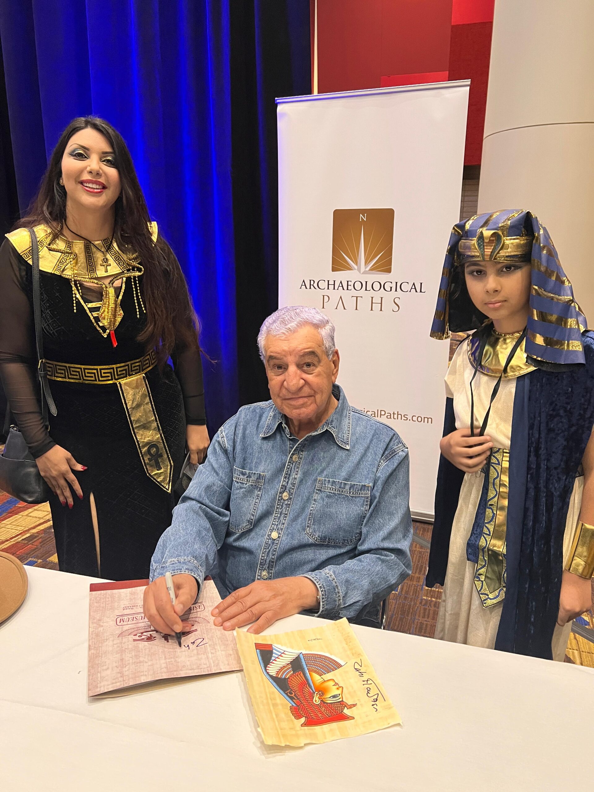 زاهي حواس يكشف أسرار الحضارة المصرية في شيكاغو: اكتشافات أثرية في الاقصر وسقارة 1 IMG 20250701 WA0029 scaled زاهي حواس يكشف أسرار الحضارة المصرية في شيكاغو: اكتشافات أثرية في الاقصر وسقارة