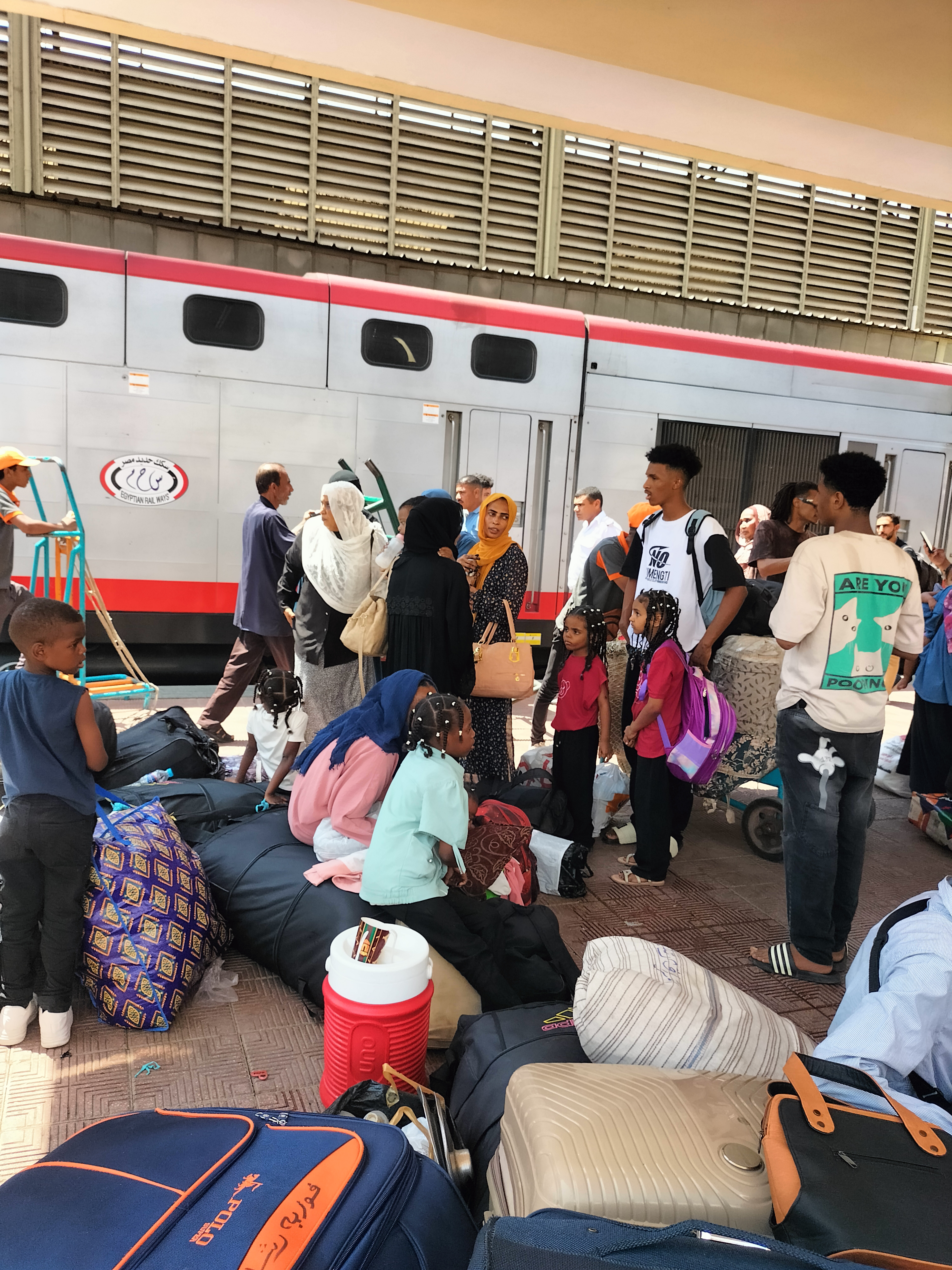 "رحلة الأمل إلى السودان".. انطلاق ثاني قطارات العودة الطوعية للسودانيين من مصر 4 IMG20250728113213 "رحلة الأمل إلى السودان".. انطلاق ثاني قطارات العودة الطوعية للسودانيين من مصر