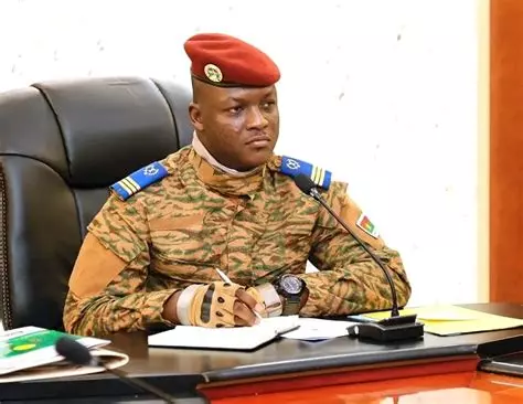 capitaine Traore بوركينا فاسو تستعيد أكثر من 70% من أراضيها: مؤشرات لاستعادة الدولة في قلب العاصفة الجهادية