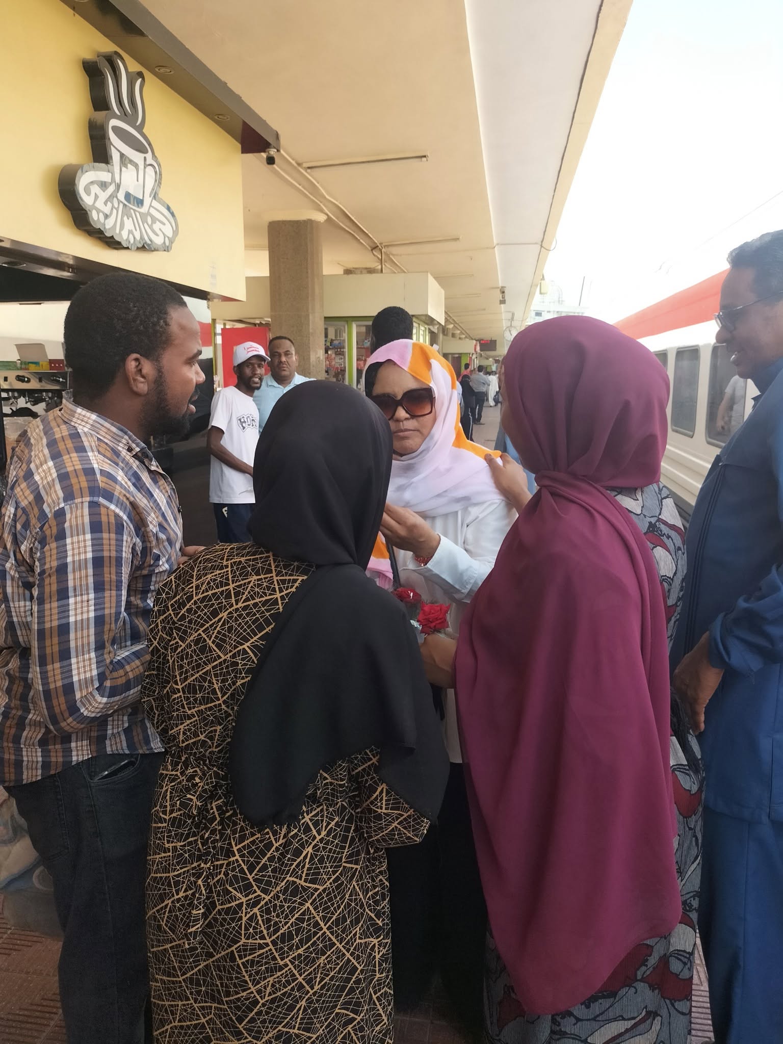529816228 757605890388648 107025328766391690 n أميمة عبد الله.. دينامو مبادرة العودة الطوعية وقلبها النابض