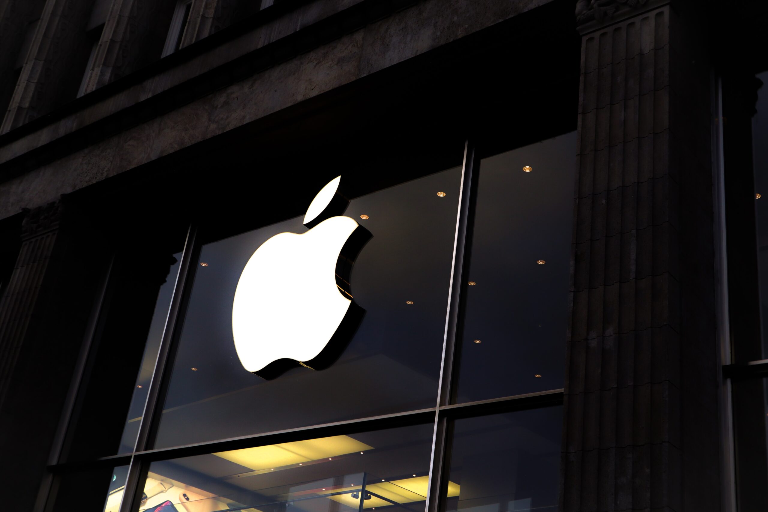 3 مليارات آيفون: إنجاز تاريخي جديد لشركة آبل مع قفزة في الإيرادات 1 Apple Logo