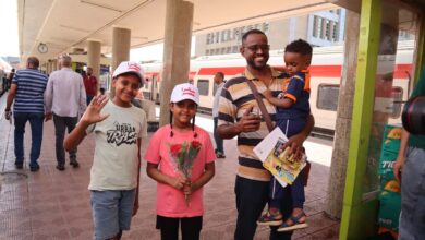 وسط أجواء إنسانية وأخوية .. سكك حديد مصر تشغل رابع قطارات العودة الطوعية للسودانيين من القاهرة إلى السودان ( صور ) 3 FB IMG 1754847279100 وسط أجواء إنسانية وأخوية .. سكك حديد مصر تشغل رابع قطارات العودة الطوعية للسودانيين من القاهرة إلى السودان ( صور )