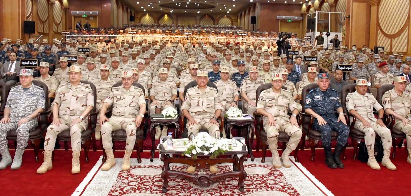 FB IMG 1755673810336 المتحدث العسكرى : وزير الدفاع والإنتاج الحربى يلتقى بعدد من مقاتلى المنطقة الشمالية العسكرية