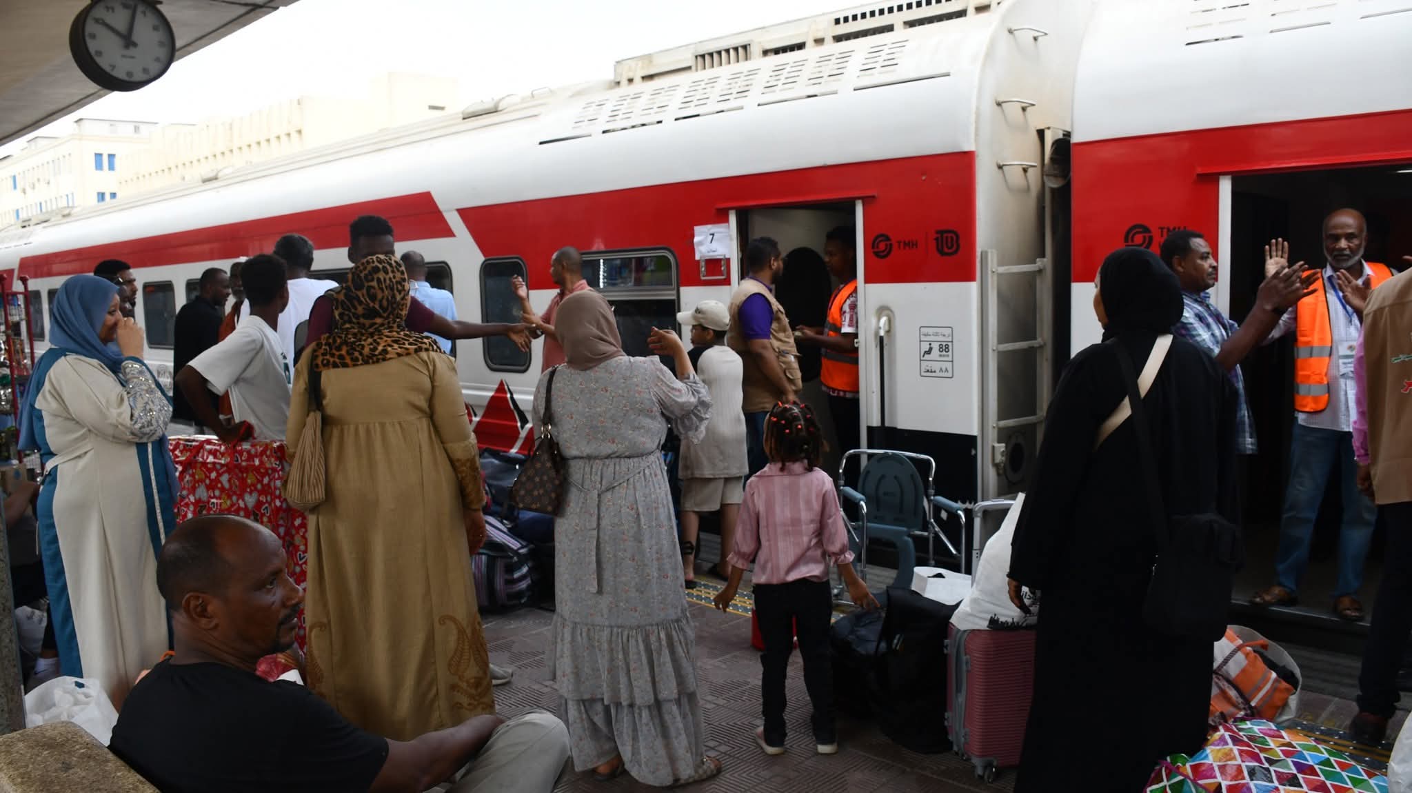 FB IMG 1756312679681 « علي دقات الدفوف » .. 1300 مواطن سوداني يغادرون مصر إلي السودان علي متن ثامن قطارات العودة الطوعية