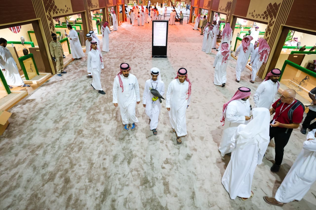 IMG 20250806 WA0003 الرياض تحتضن المزاد الدولي لمزارع إنتاج الصقور