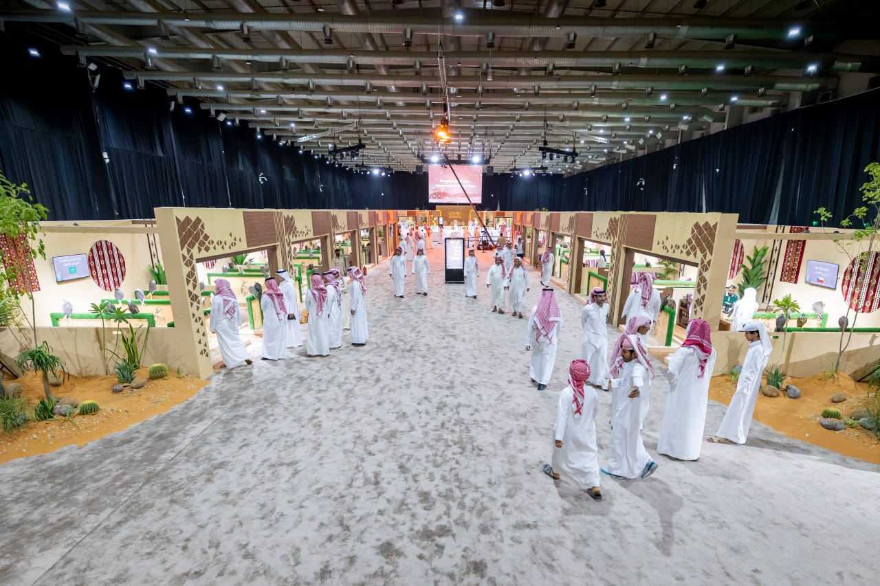 IMG 20250806 WA0005 الرياض تحتضن المزاد الدولي لمزارع إنتاج الصقور