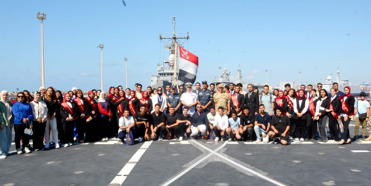 IMG 20250812 WA0009 ­­­­­القوات المسلحة تنظم زيارة لعدد من شباب المصريين المقيمين بالخارج وطلبة الجامعات المصرية لقيادتى القوات البحرية وقوات الصاعقة