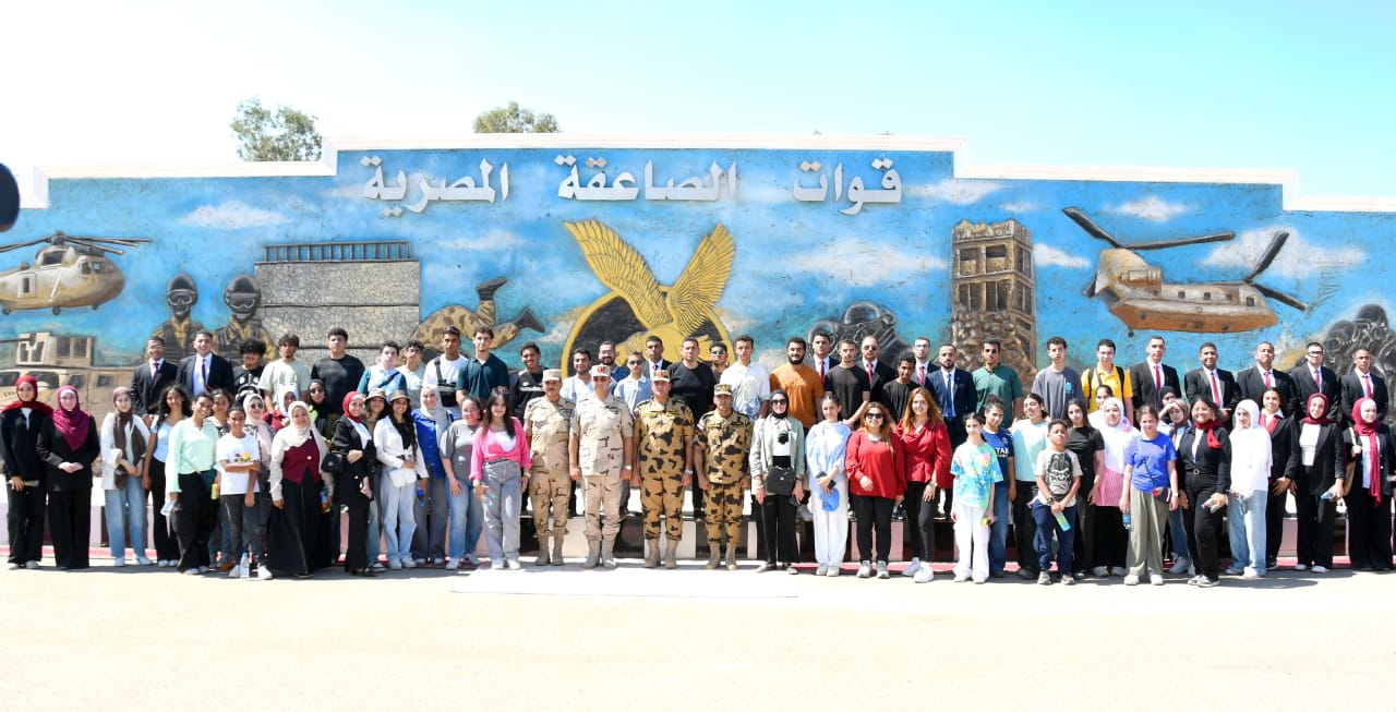 IMG 20250812 WA0011 ­­­­­القوات المسلحة تنظم زيارة لعدد من شباب المصريين المقيمين بالخارج وطلبة الجامعات المصرية لقيادتى القوات البحرية وقوات الصاعقة