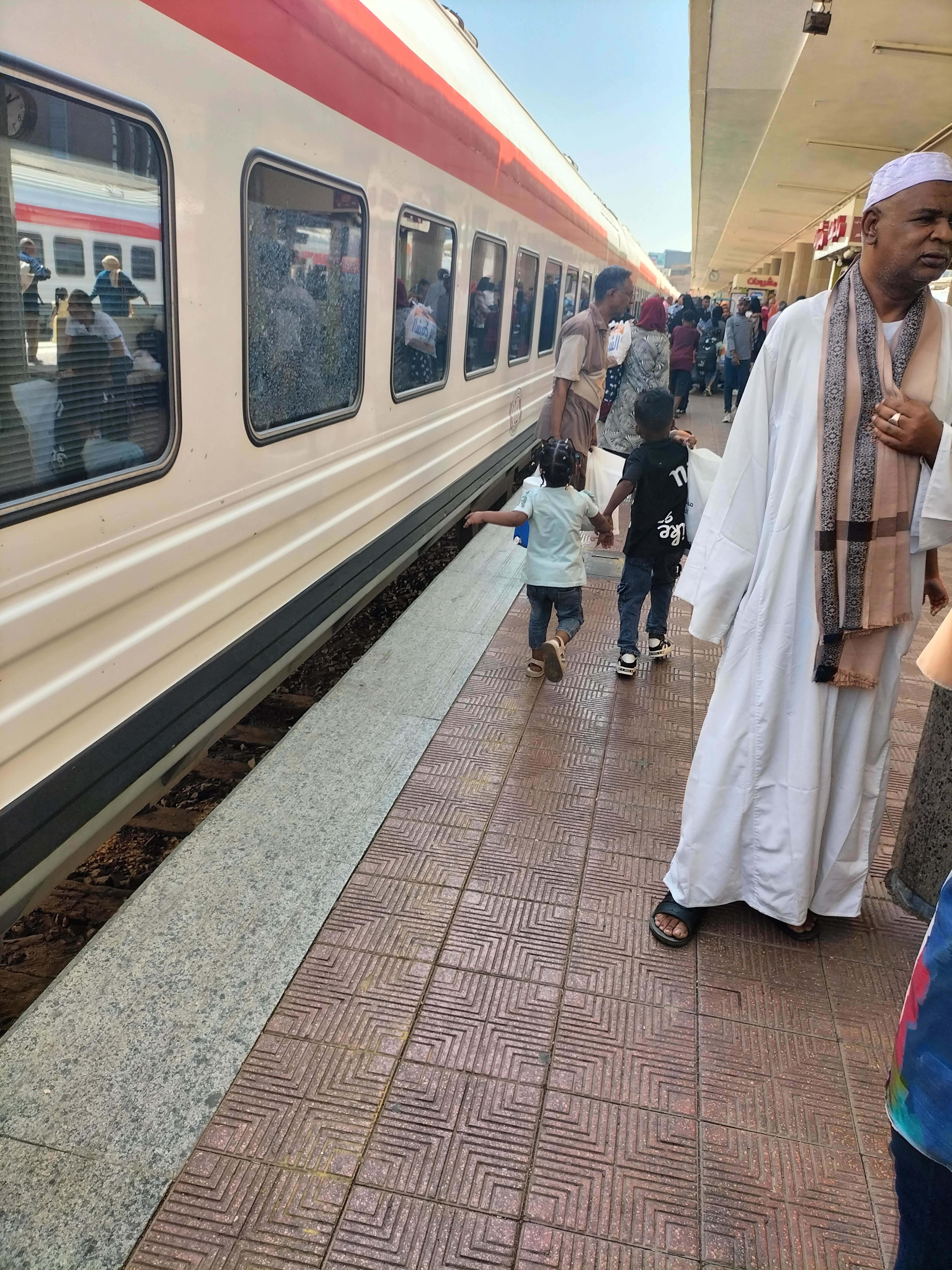 IMG20250820105151 بالصور .. عودة 1500 سوداني من مصر عبر قطار العودة الطوعية السادس
