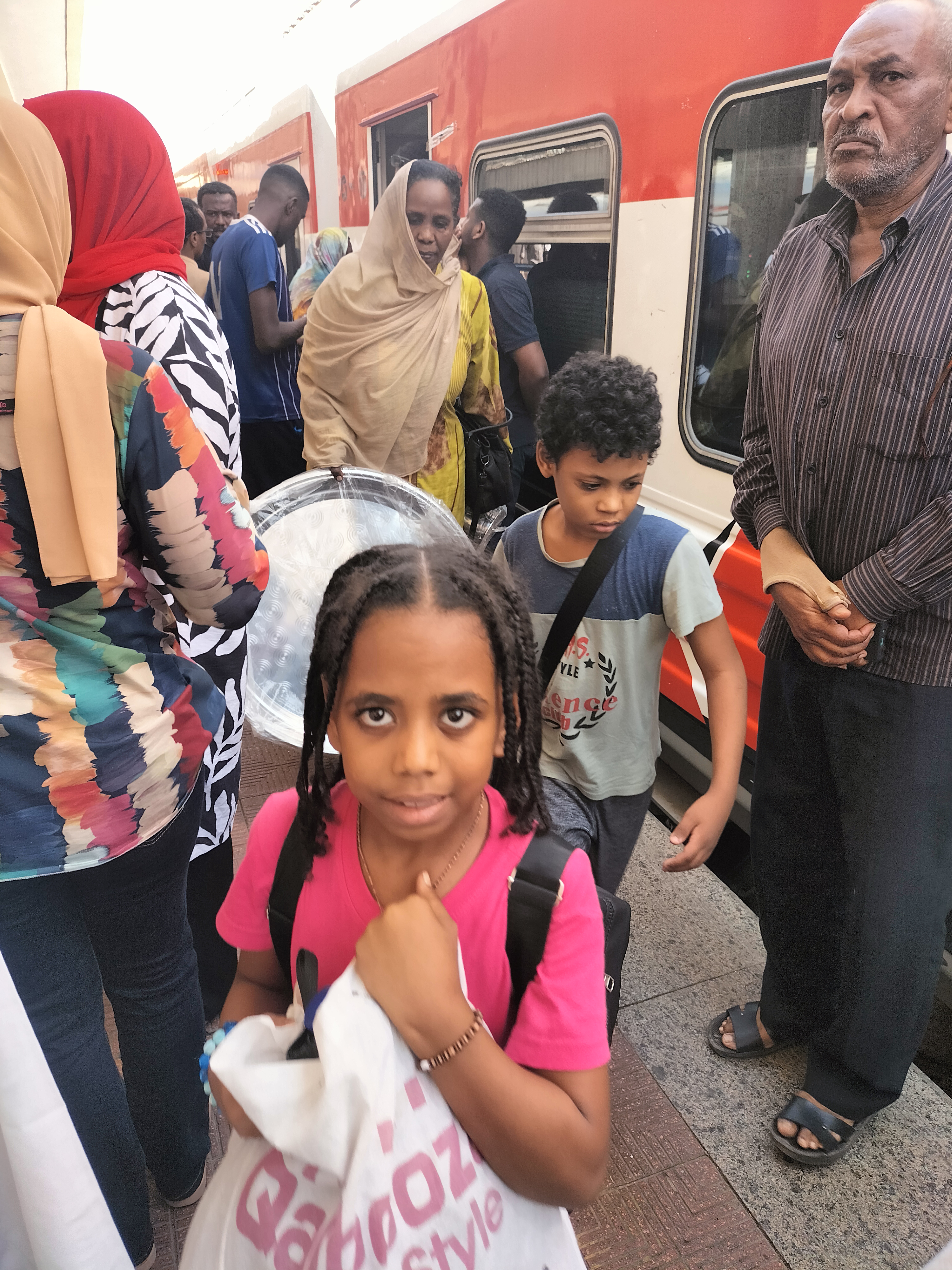 IMG20250820105311 بالصور .. عودة 1500 سوداني من مصر عبر قطار العودة الطوعية السادس