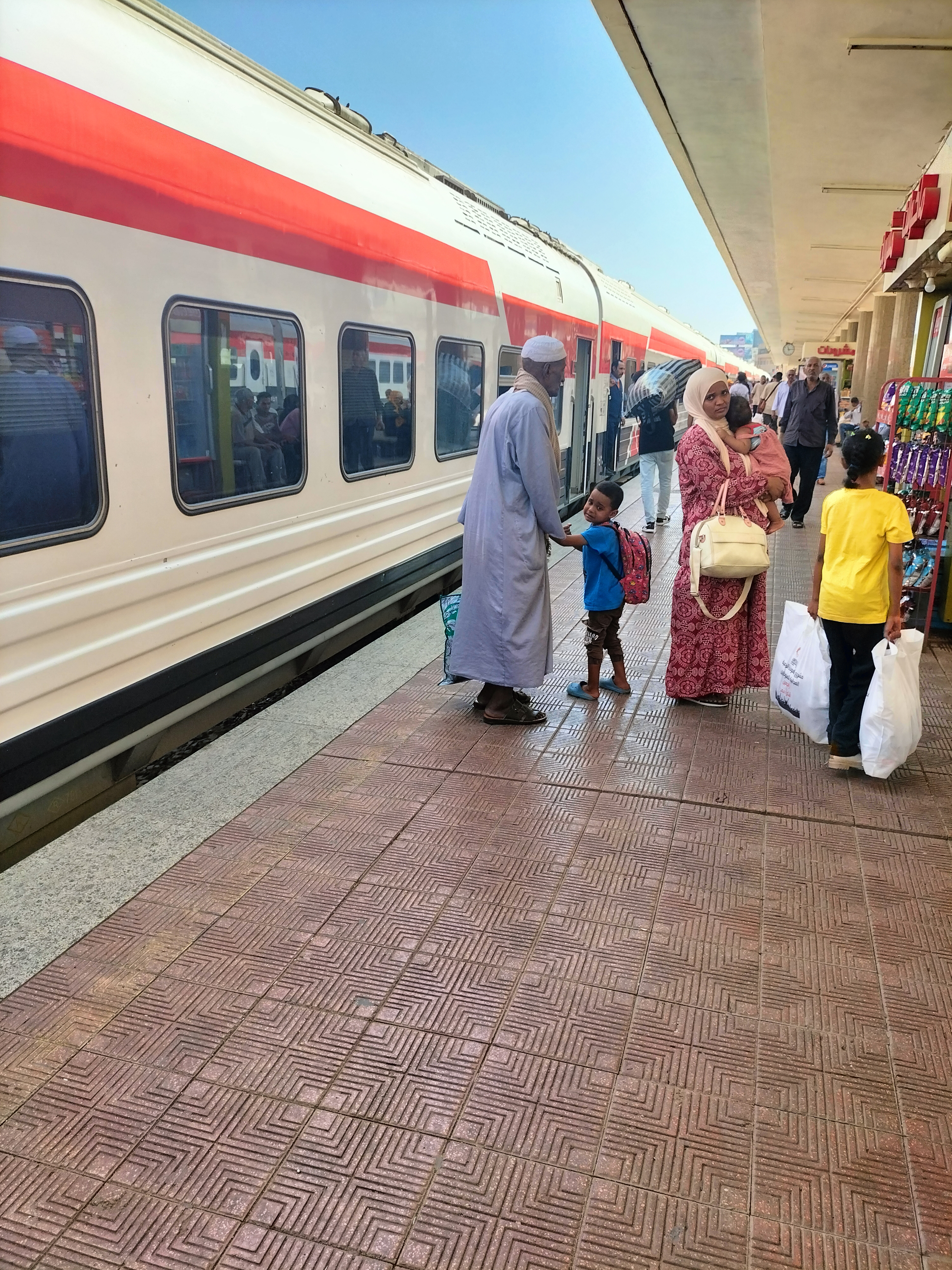 IMG20250820111427 بالصور .. عودة 1500 سوداني من مصر عبر قطار العودة الطوعية السادس