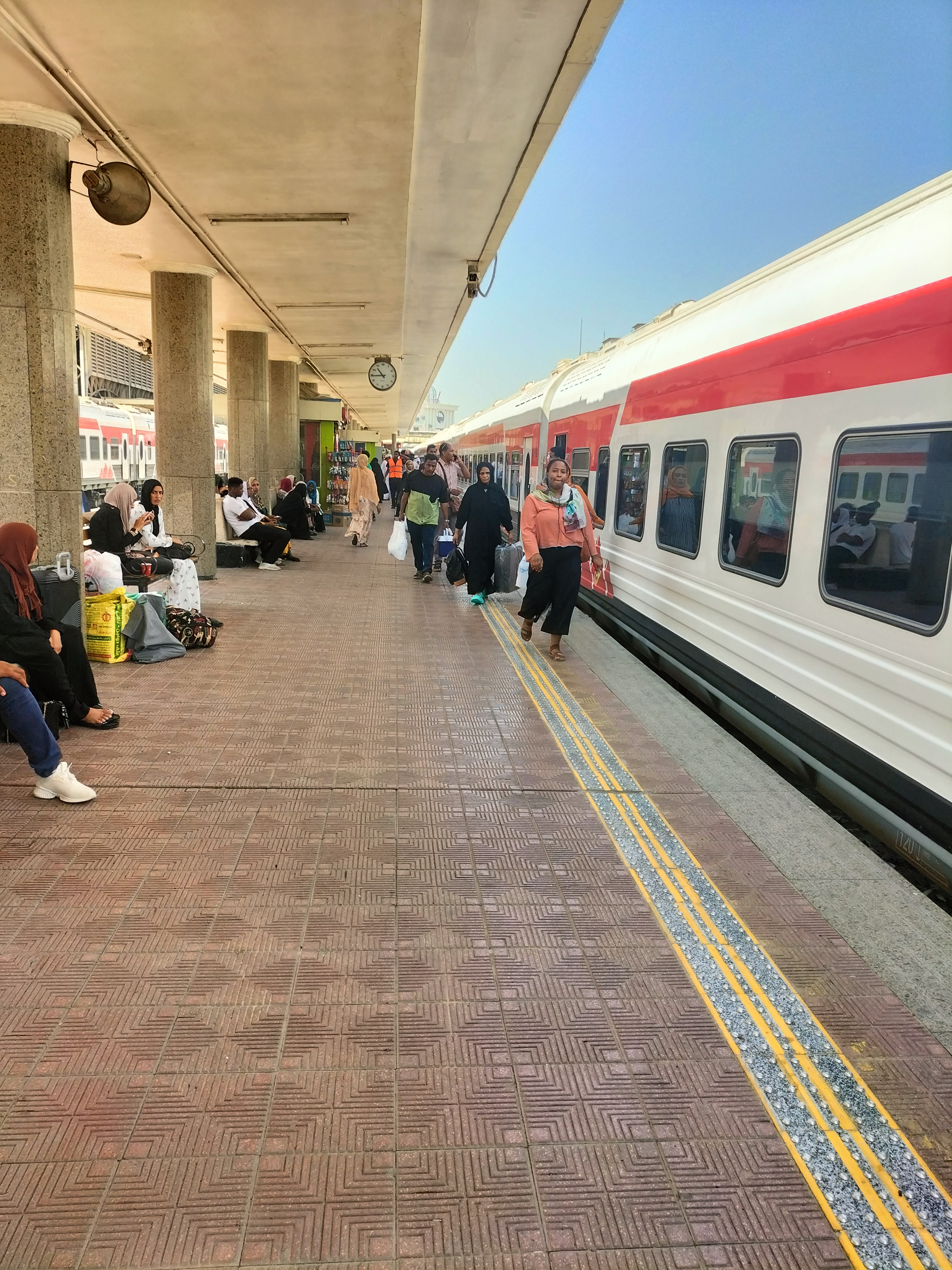 بالصور .. دموع الفرح والوداع ترافق انطلاق القطار العاشر لعودة السودانيين الطوعية من مصر إلى وطنهم 9 IMG20250831104444 بالصور .. دموع الفرح والوداع ترافق انطلاق القطار العاشر لعودة السودانيين الطوعية من مصر إلى وطنهم